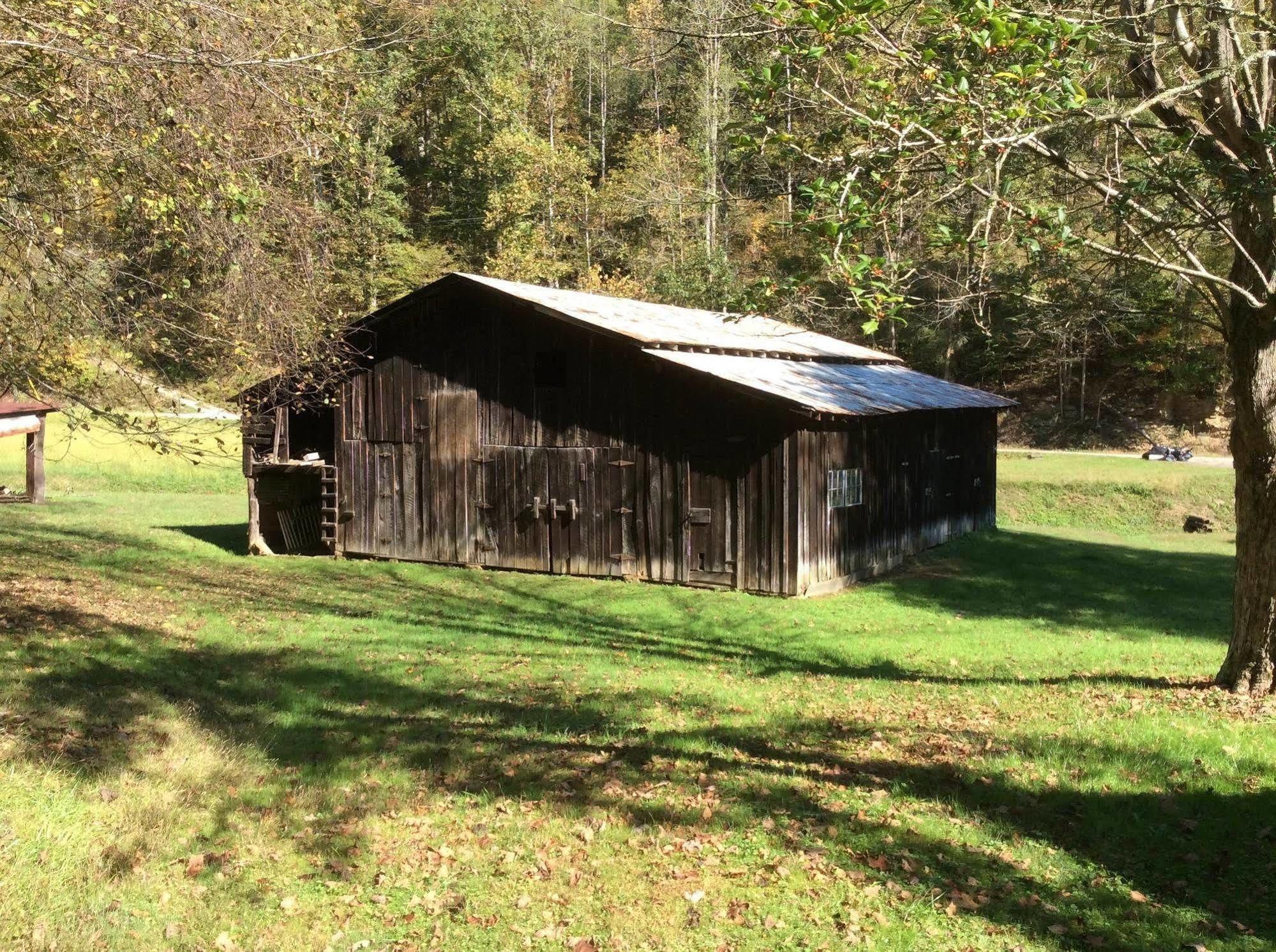 Country Road House 호텔 Clendenin 외부 사진